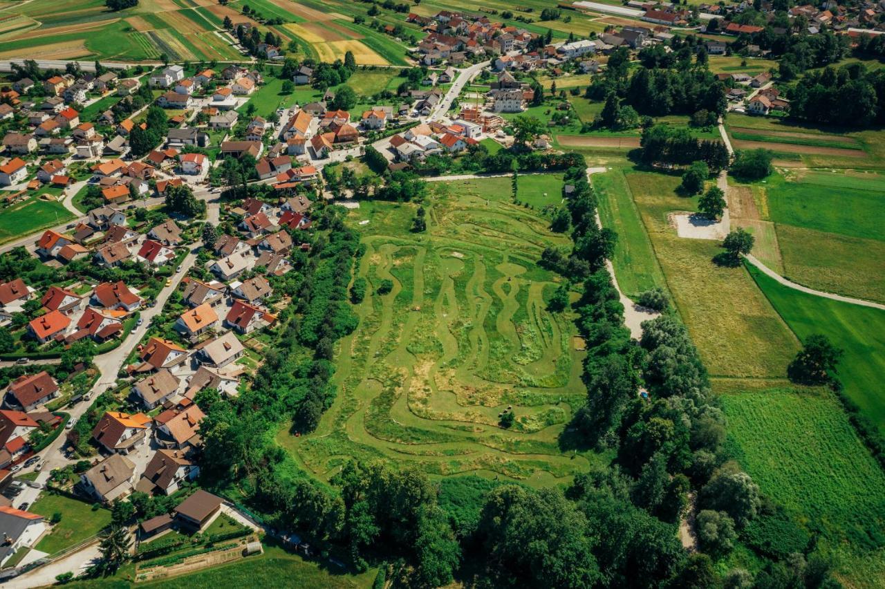 Camping @ Nogometni Golf Ljubljana Hotel Eksteriør billede